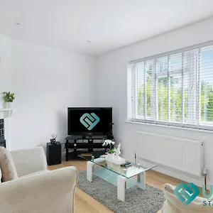 Spacious 3Br House - Hot Tub - Near Castle, Qmc - City Centre & Trent Bridge - Free Parking - Sleeps 6 Nottingham